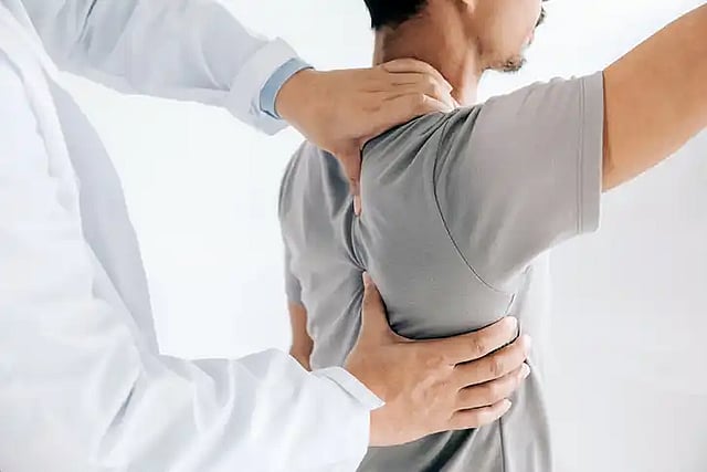 person getting orthopedic manual therapy on their shoulder