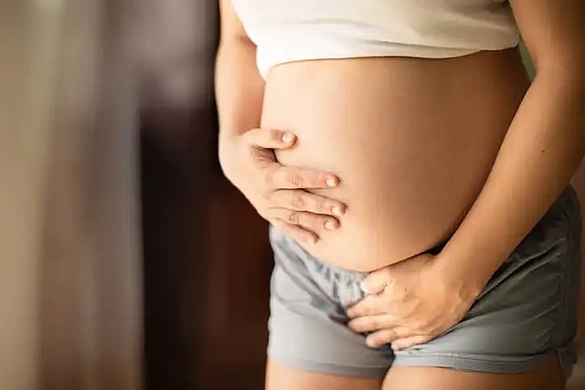 pregnant woman getting help with pelvic health